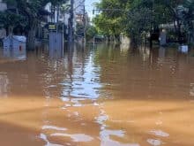 Serviços de limpeza pós-enchente com hidrojateamento de ultra pressão e sucção de lodo em Porto Alegre, garantindo saúde e segurança.